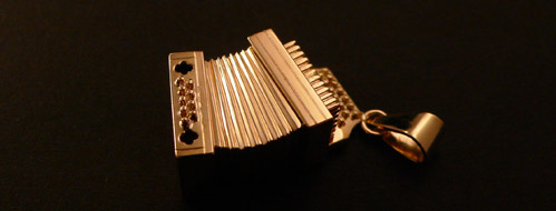 prikaz izdelava zlate harmonike