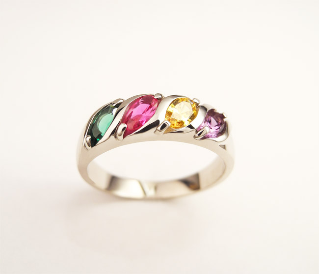 prstan materinski v belem zlatu zelen cirkon