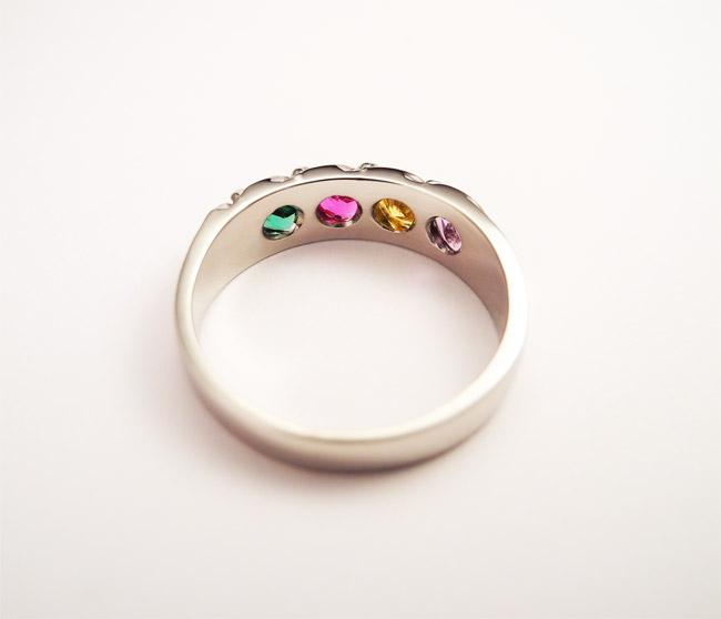 materinskiprstan v belem zlatu