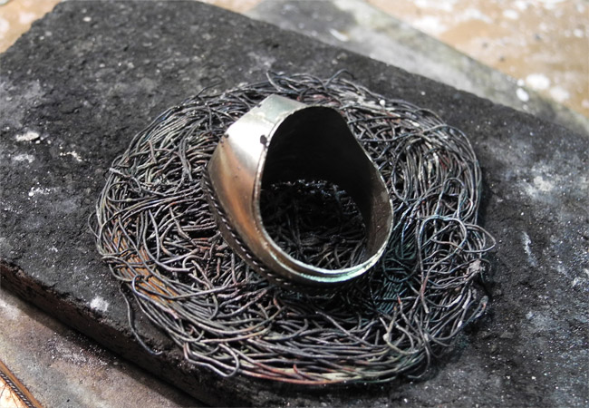 izdelava moškega pečatnega prstana, spojitev notranje in zunanje strani